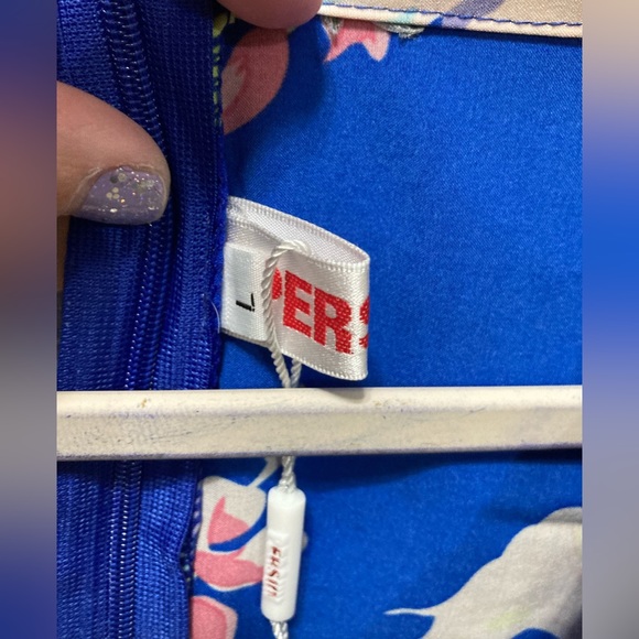 Stunning Persun shorts floral romper. Size Large. Never worn - Picture 4 of 4